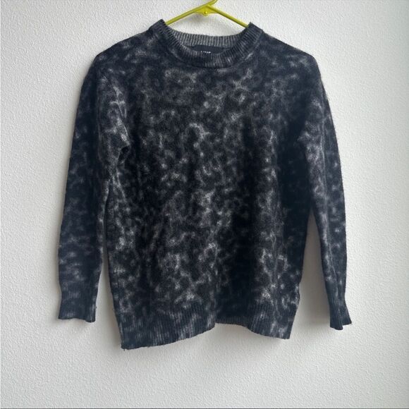 Line sweater small - Picture 1 of 8